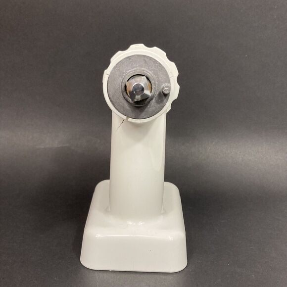 Kitchenaid Meat Grinder Attachment SNFGA-White- 1 Blade-No Extra Pieces-Cracked - Picture 2 of 8
